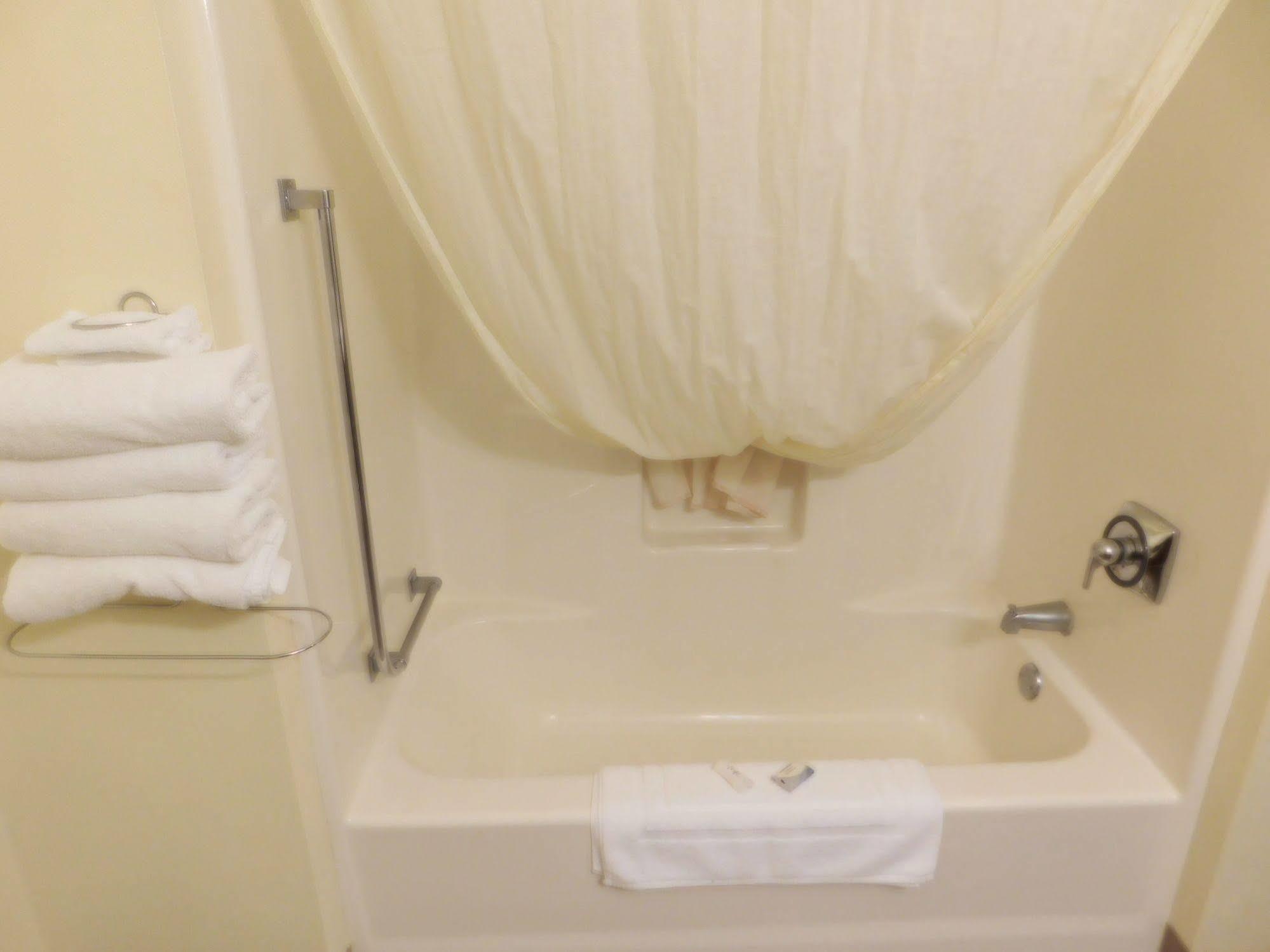Amerivu Inn Prentice Ngoại thất bức ảnh